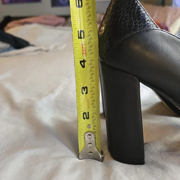 Nine West Aileen Block Heel sz 7.5 Black Snakeskin - Picture 8 of 10